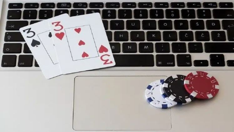 is it legal to play poker online